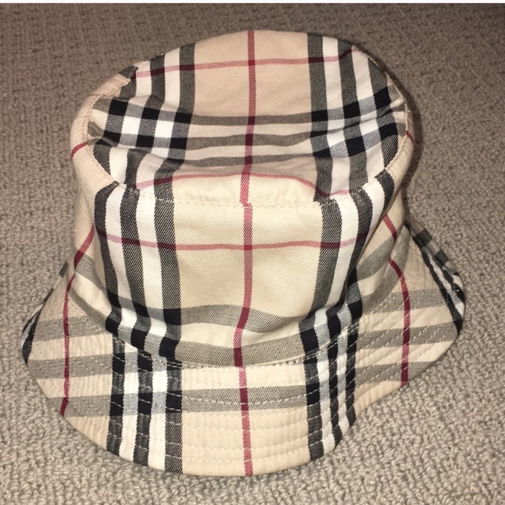 Burberry bucket hat